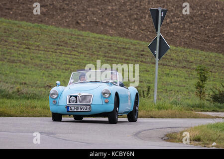 Augsburg, Germania - 1 ottobre 2017: 1959 mg a 1600 oldtimer auto presso il classico fuggerstadt 2017 oldtimer rallye il 1 ottobre 2017 ad Augsburg, germa Foto Stock