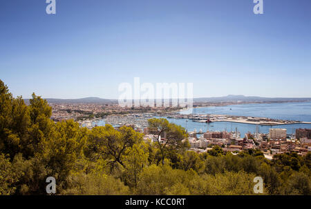 Vista aerea di palma de mallorca città da un castello chiamato castell de bellver. Foto Stock