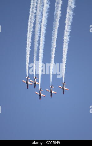 Roma - 29 giugno: lo spagnolo del team acrobatico PATRULLA AGUILA ESEGUIRE A ROMA international air show il 29 giugno 2014 in Roma, Italia Foto Stock