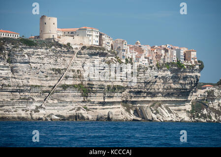 Il porto di Bonifacio e scogliere, Corsica, Francia Foto Stock
