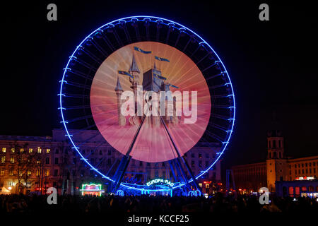 LIONE, FRANCIA, 8 dicembre 2016 : Mostra sulla grande ruota di Bellecour. Il Festival delle luci esprime gratitudine verso Madre Maria intorno al 8th dicembre Foto Stock