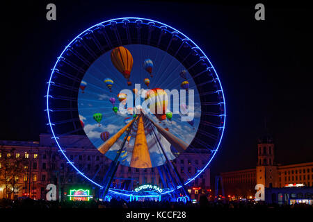 LIONE, FRANCIA, 8 dicembre 2016 : Mostra sulla grande ruota di Bellecour. Il Festival delle luci esprime gratitudine verso Madre Maria intorno al 8th dicembre Foto Stock