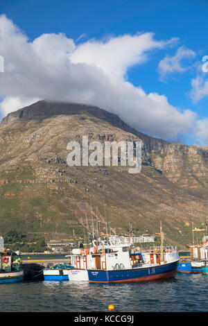 Barche da pesca in Hout Bay, Città del Capo, Western Cape, Sud Africa Foto Stock