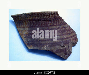 Sherds, Samarra, ca. metà-7th millennio A.C. Mesopotamia, Samarra, Samarra, ceramica, vernice, 8,5 cm x 13,6 cm x 0,8 cm, ceramica Foto Stock