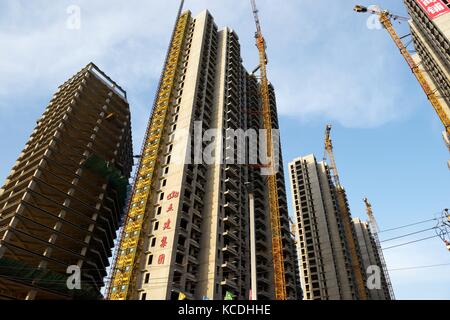 Città di Taiyuan, shanxi, Cina. nuova e in costruzione blocchi di appartamenti alto alloggio, alcuni sono privati di proprietà del settore ventures Foto Stock