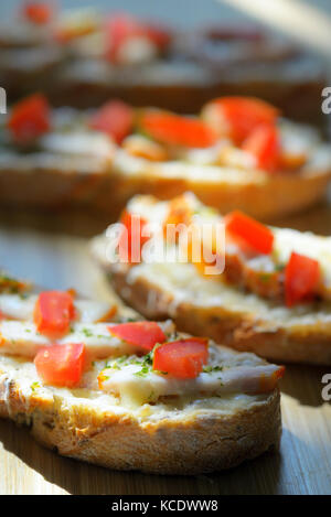 Italian bruschetta con pollo Foto Stock