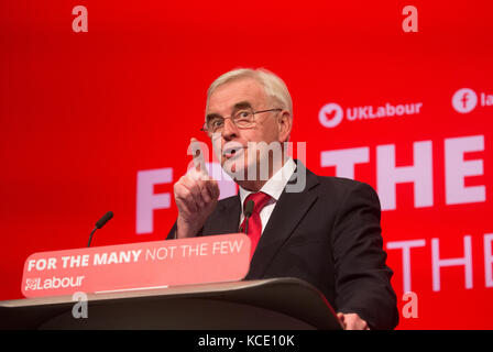 Cancelliere ombra, John McDonnell, dà il suo discorso per il Partito Laburista conferenza in Brighton Foto Stock