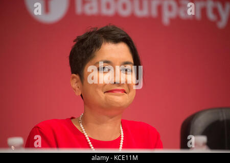 Ombra procuratore generale per Inghilterra e Galles, la Baronessa Chakrabarti, noto anche come Shami Chakrabarti, sul pannello in occasione del congresso del partito laburista la. Foto Stock