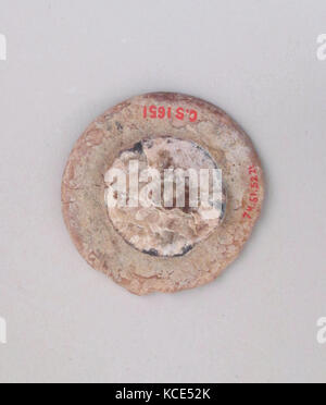 Roundel, disco, osso ?, diametro: 1 11/16 x 3/16 in. (4.3 x 0.6 cm Foto Stock