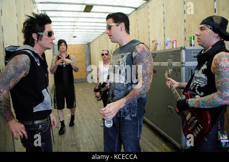 (L-R) Synyster Gates, il Rev, Johnny Cristo, M. Ombre, Zacky vendetta di vendicato sette volte dietro le quinte 2007 Vans warped tour al Home Depot Center di Carson, CA per la giornata finale del tour 2007 Foto Stock