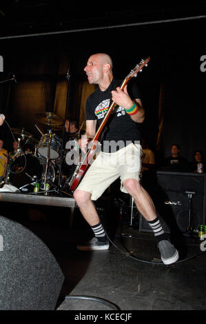 Greg Hetson of Circle Jerks si esibisce al Tour 2007 Vans Warped presso l'Home Depot Center di Carson, California, per l'ultimo giorno del tour delle 2007:00 Foto Stock