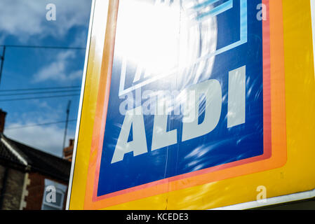 Northampton uk ottobre 3, 2017: logo aldi segno nel centro di northampton Foto Stock