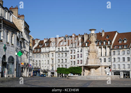 BESANCON, FRANCIA, 15 maggio 2016 : Besancon è stata etichettata come "Città d'Arte e di Storia". Dal 2008, la cittadella Vauban di Besancon è stata inserita COME UNA UNE Foto Stock