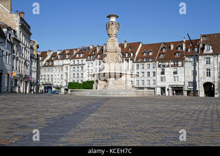 BESANCON, FRANCIA, 15 maggio 2016 : Besancon è stata etichettata come "Città d'Arte e di Storia". Dal 2008, la cittadella Vauban di Besancon è stata inserita COME UNA UNE Foto Stock