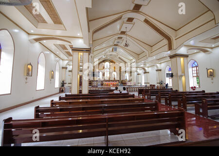 Sep 21,2017 guardando intorno all'interno di nostra Signora della cattedrale dell Immacolata Concezione, paese basco, batanes, Filippine Foto Stock