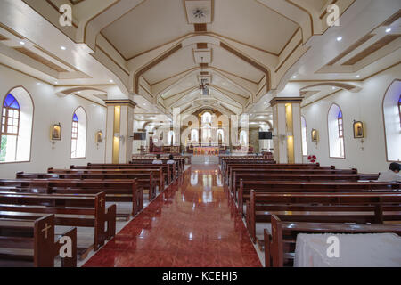 Sep 21,2017 guardando intorno all'interno di nostra Signora della cattedrale dell Immacolata Concezione, paese basco, batanes, Filippine Foto Stock