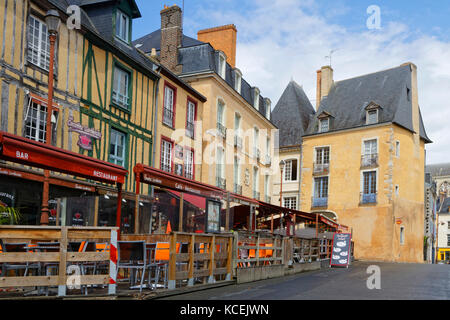 LE MANS, Francia, 28 Aprile 2017 : Old Street nel centro della città di Le Mans. Le Mans è un ben conservato centro storico medievale ("Cite Plantagenet', anche calle Foto Stock