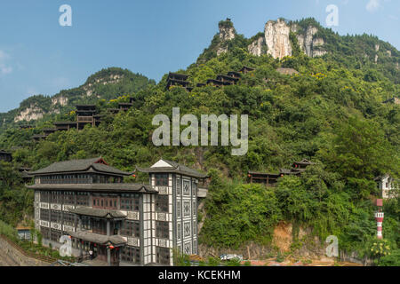 In cima alla scogliera pagoda in xiling gorge, fiume Yangtze, Hubei, Cina Foto Stock