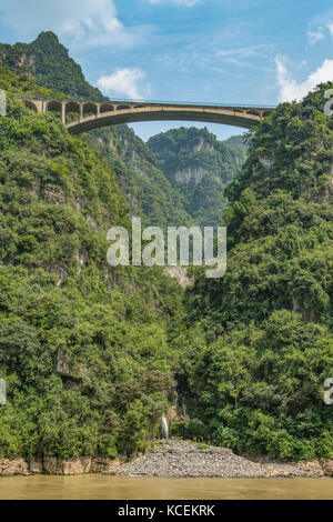 Vista in xiling gorge, fiume Yangtze, Hubei, Cina Foto Stock