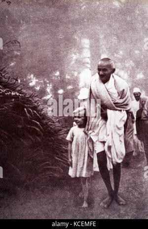 Mohandas Gandhi (1869 - 1948) era il leader preminente dell'Indiano movimento di indipendenza in British-governata India Foto Stock