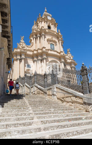 Ragusa (Sicilia, Italia) - Saint George cattedrale nel centro antico di ibla Foto Stock