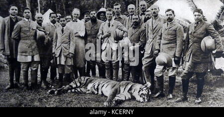 Prince Edward (più tardi re Edward VIII Caccia tigri in India 1921 Foto Stock