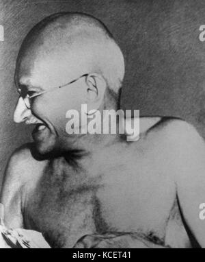Mohandas Karamchand Gandhi (2 ottobre 1869 - 30 gennaio 1948), è stato il leader preminente dell'Indiano movimento di indipendenza in British-governata in India. Foto Stock
