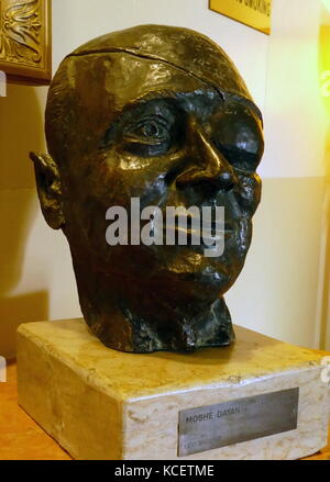 Busto di Levi Shochat, raffiguranti Moshe Dayan (1915 - 1981). Dayan è stato israeliano leader militare e politico. Foto Stock