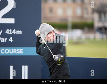 St Andrews Fife, Scozia, Regno Unito. 4 Ottobre, 2017. La Alfred Dunhill Links Campionato di Golf. Rory McIlroy, svolge una pratica round a Alfred dunhill Cup, St Andrews Fife Scozia, Regno Unito Mercoledì 4 ottobre 2017 Credit: Derek Allan/Alamy Live News Foto Stock