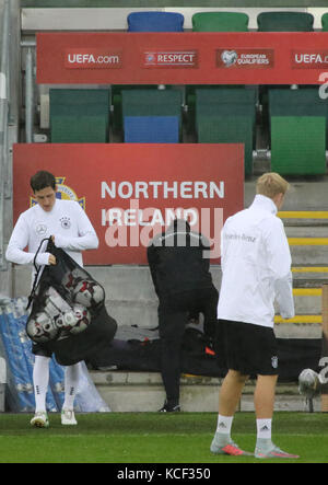 Belfast, Regno Unito. 4 Ott 2017. Stadio Nazionale a Windsor Park Nord di Belfast, Irlanda. 04 ott 2017. In Germania il treno davanti a domani notte di Coppa del Mondo il qualificatore contro l'Irlanda del Nord a Belfast. Credito: David Hunter/Alamy Live News Foto Stock