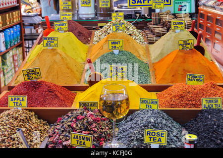 Spezie a Mısır Çarşısı, il Bazaar Egiziano, Istanbul, Turchia Foto Stock