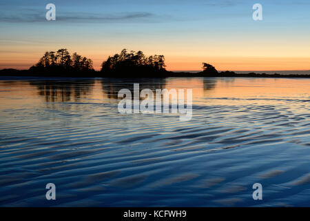 Tramonto sulla spiaggia di Chesterman, Tofino, Isola di Vancouver, BC Canada. Foto Stock