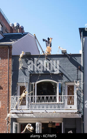 Halloween mostra su un ristorante in Little Italy a New York City Foto Stock