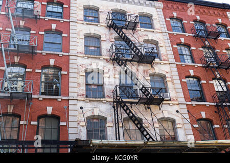 Tipiche vecchie case con facciata scale di Tribeca, NYC, Stati Uniti d'America Foto Stock