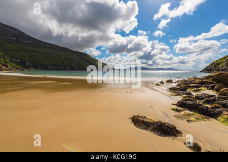 Wild atlantic modo, keem bay, Achill Island, nella contea di Mayo, Irlanda Foto Stock