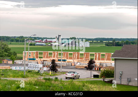 Edilizia residenziale confini terreni agricoli in Ottawa, Ontario, Canada Foto Stock