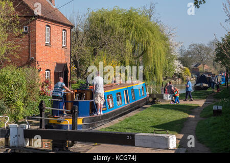 Canal boating Copredy bloccare Oxford Canal Oxfordshire Inghilterra Foto Stock