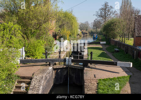 Canal boating Copredy bloccare Oxford Canal Oxfordshire Inghilterra Foto Stock