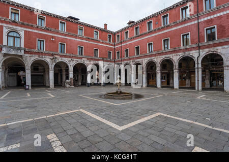 Venezia (Italia) - La città sul mare. La maggior parte dei luoghi più caratteristici della famosa città di mare, una delle principali attrazioni turistiche del mondo. Foto Stock