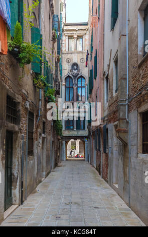 Venezia (Italia) - la città sul mare. I luoghi più caratteristici della famosa città di mare, una delle principali attrazioni turistiche del mondo. Foto Stock