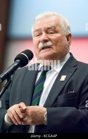 Lech Walesa festeggia il suo compleanno 74nella solidarietà europea centro ECS a Danzica, Polonia. 2 ottobre 2017 © Wojciech Strozyk / Alamy Stock Photo Foto Stock