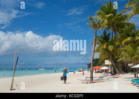 White Beach Boracay, con sabbia bianca e palme, White Beach Boracay, Filippine Asia Foto Stock