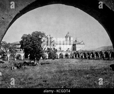 Stati Uniti d'America, la costruzione della più antica stazione di missione nello stato della California, digitale migliorata la riproduzione di una foto storiche dal (stimato) Anno 1899 Foto Stock