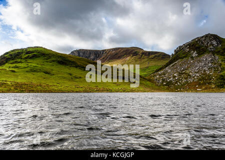 Vista su tutta llyn y dywarchen lago nel parco nazionale di Snowdonia. rhyd ddu gwynedd north Wales UK Foto Stock