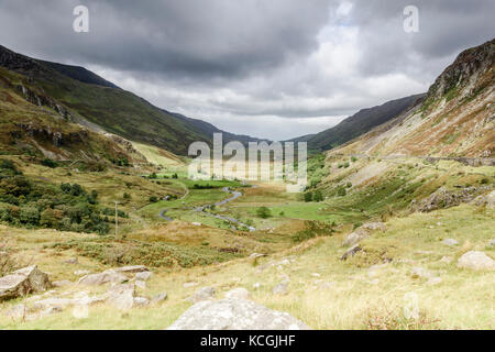 Nant Ffrancon Vallata da Foel Goch, sulla sinistra alla penna yr Ole Wen sulla destra, Snowdonia National Park, il Galles Foto Stock