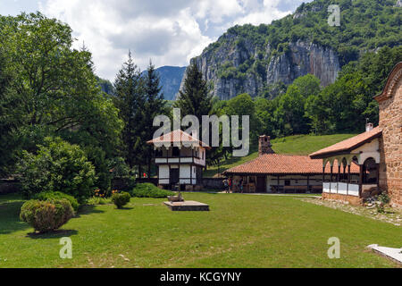 Vista incredibile della chiesa nel Monastero di Poganovo di San Giovanni Teologo, Serbia Foto Stock