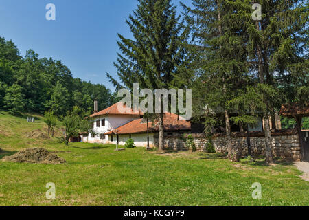 Vista incredibile della chiesa nel Monastero di Poganovo di San Giovanni Teologo, Serbia Foto Stock