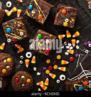 Mostro di cioccolato brownies prelibatezze fatte in casa per la festa di Halloween Foto Stock