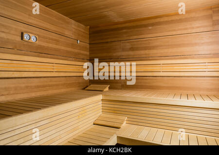 Interno di un vuoto di una sauna moderna in un hotel o in un centro termale e wel Foto Stock