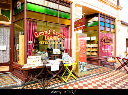 Grand segreto libri è una vecchia libreria in Borsa Arcade, Charters Towers, Queensland, QLD, Australia Foto Stock